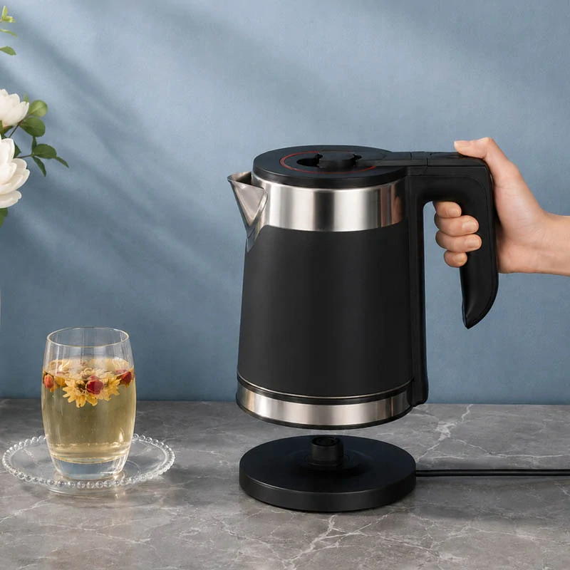 Rýchlovarná kanvica Marado 2,3 l 1500 W čierna