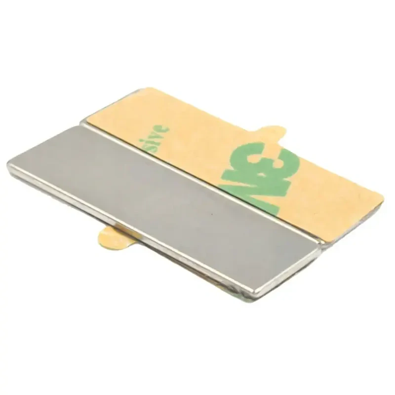 Samolepiace neodýmové magnety 30 × 10 × 1 mm – 10 ks