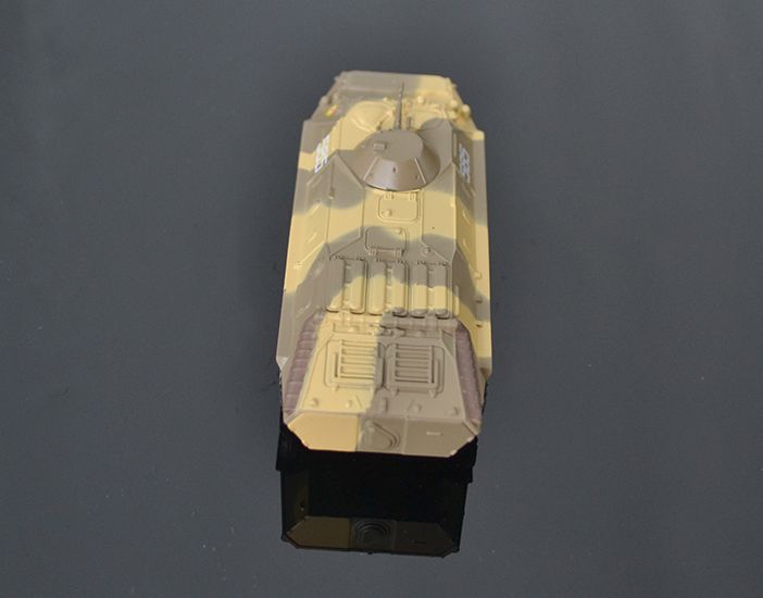 Model obrneného transportéra BTR-70 1:74