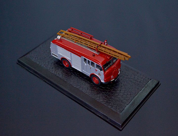 DeAgostini Model veterán Karrier Gamecock 1:72