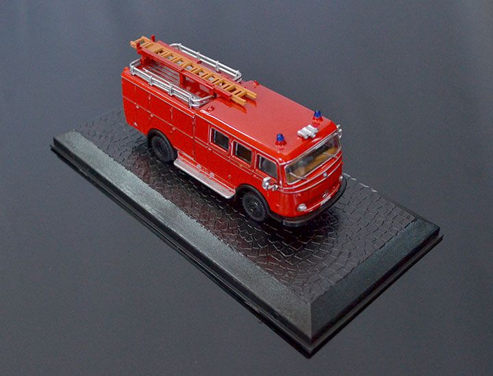 DeAgostini Model veterán Mercedes Benz LPF-311 1:72
