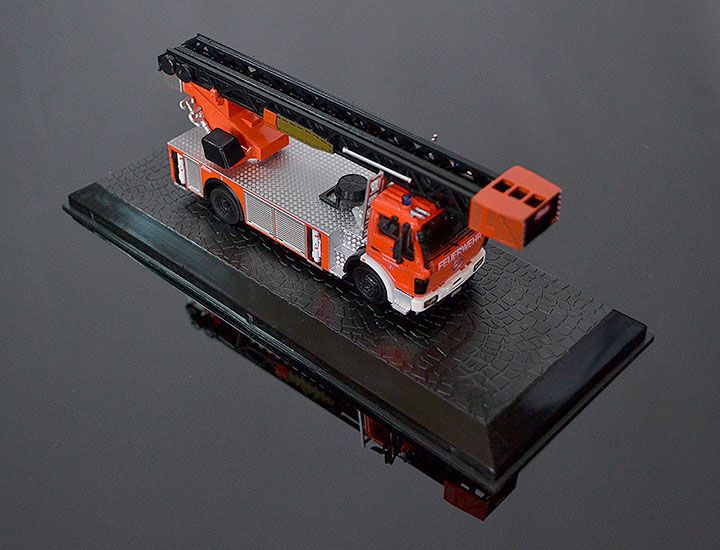 DeAgostini Model veterán Mercedes Benz 1419-F 1:72