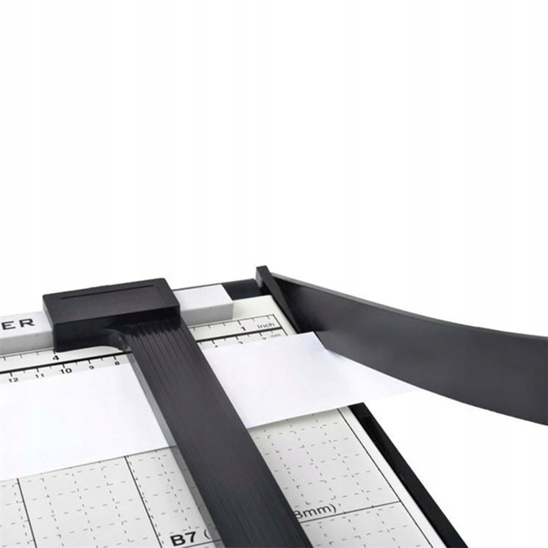 Rezačka na papier páková A4