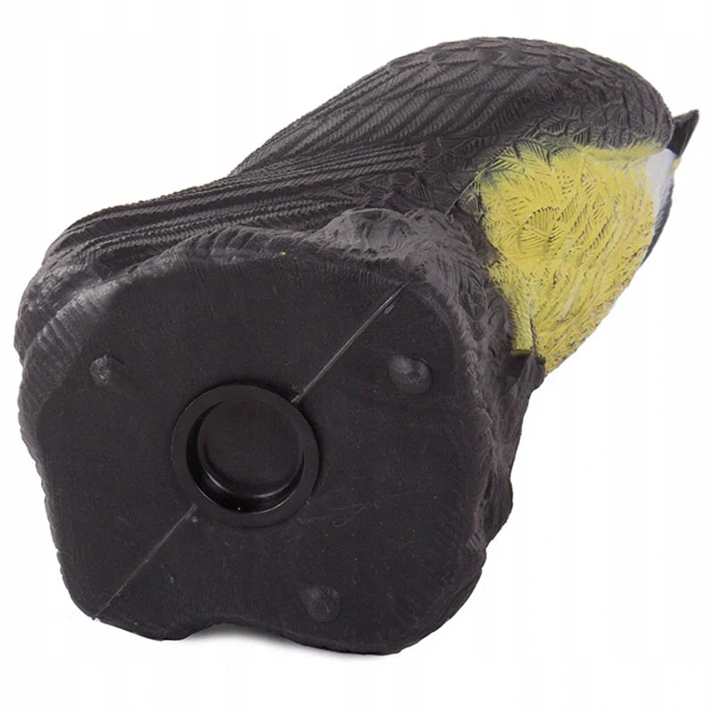 Maketa sokola na plašenie vtákov