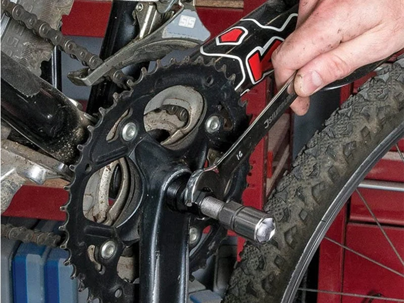 Sťahovák na kľuky bicykla pre štvorhrannú os