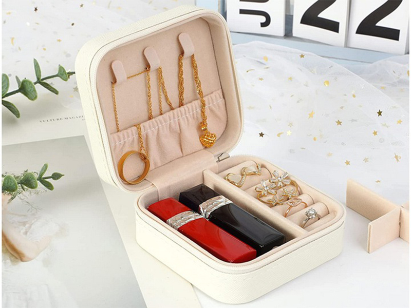 Kufrík na bižutériu 10x10cm