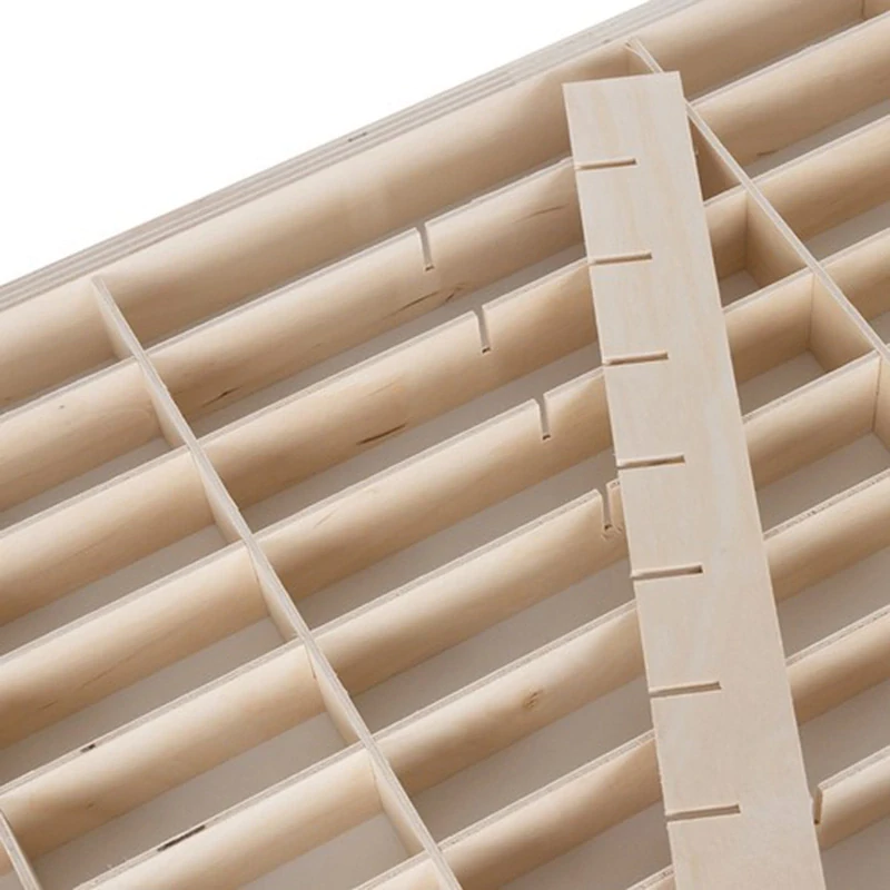 Drevený regál na autíčka a modely 60 x 40 cm