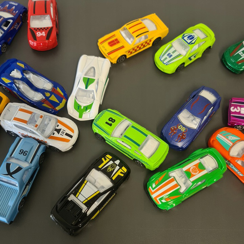 Sada kovových autíčok 1:64 16ks