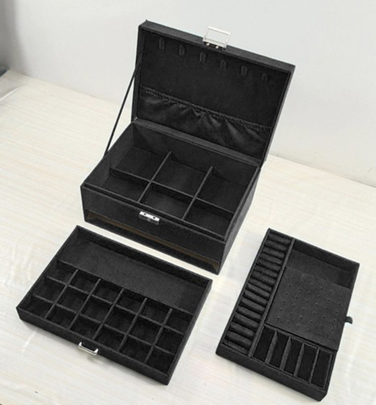 Kufrík na bižutériu čierny 11 x 24 x 18cm