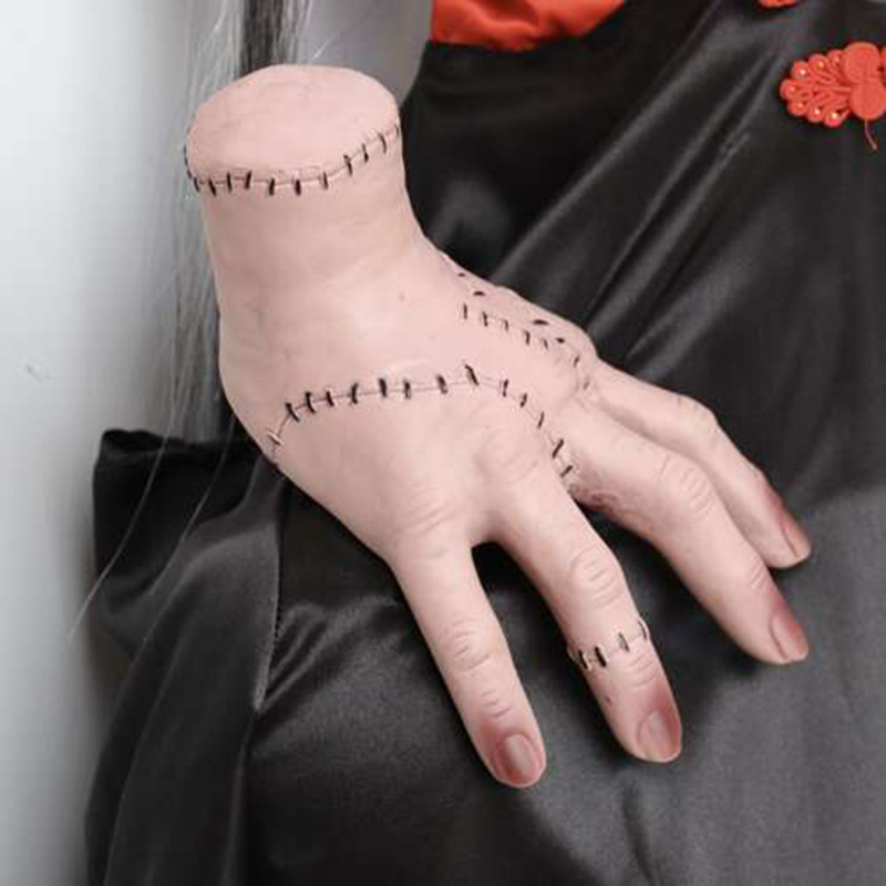 Halloweenska ruka Vec Wednesday Addams