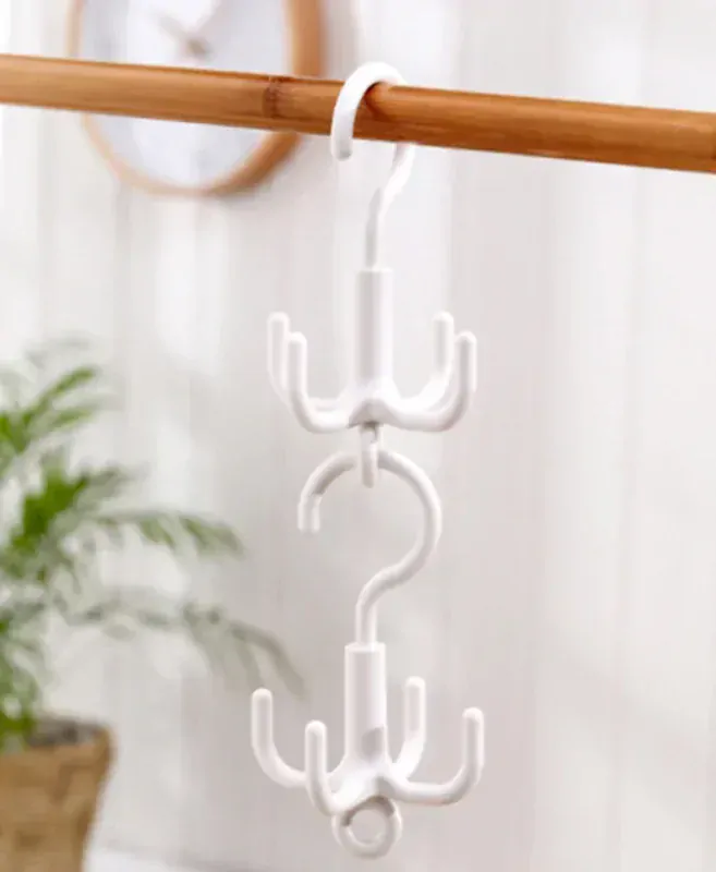 Otočný vešiak do skrine na opasky a kabelky