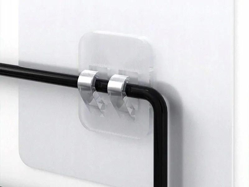 Nástenná kovová polica s vešiakmi 42x26x13cm