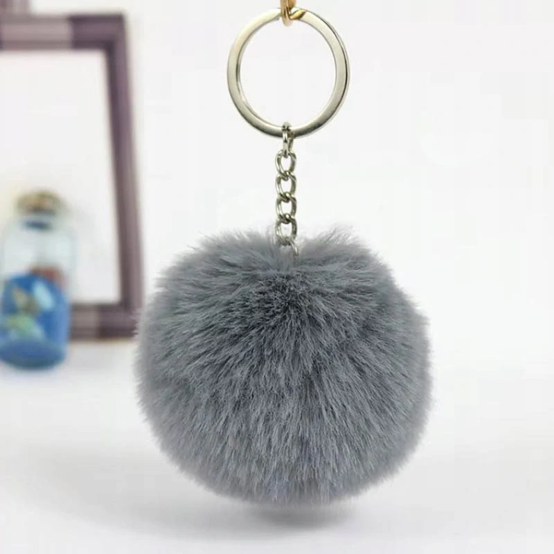 Prívesok na kľúče s kožušinkou sivý
