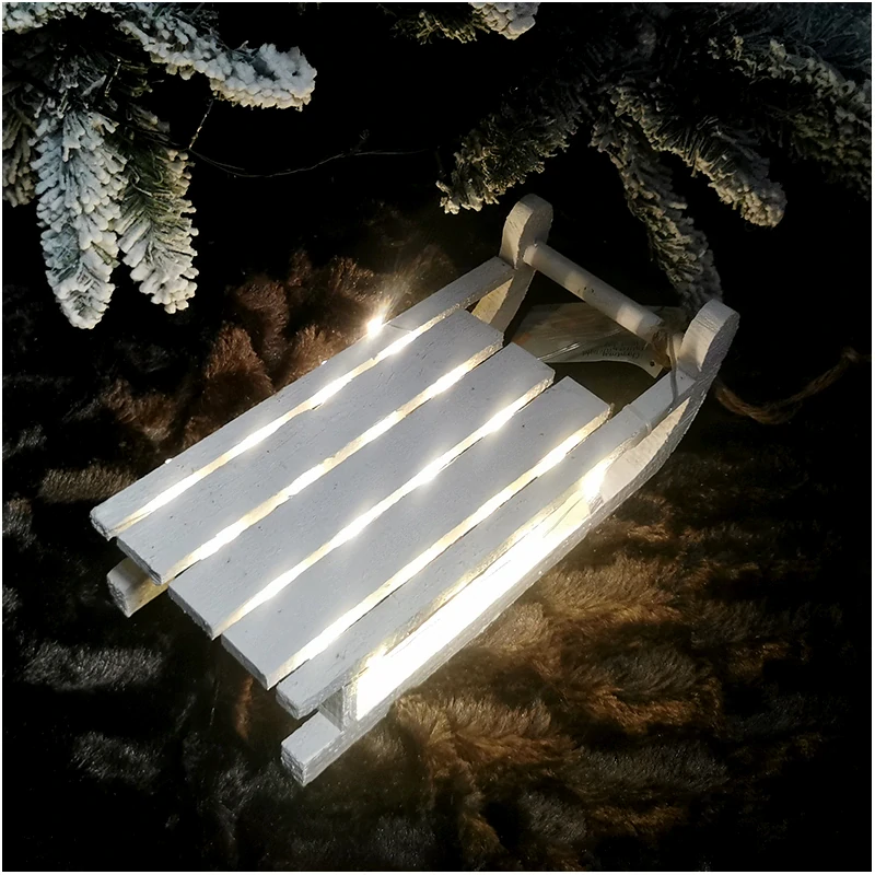 Drevené sánky dekoračné 31 x 15 x 10,5 cm LED - biele