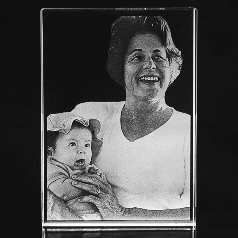 Sklenená kryštálová plaketa s gravírovaním vlastnej fotografie 6x8cm