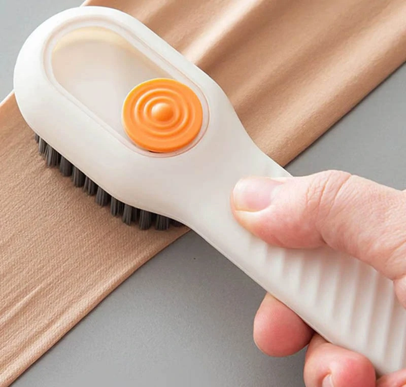 Čistiaca kefka s dávkovačom