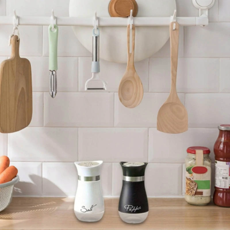 Sklenená solnička s koreničkou na stojane