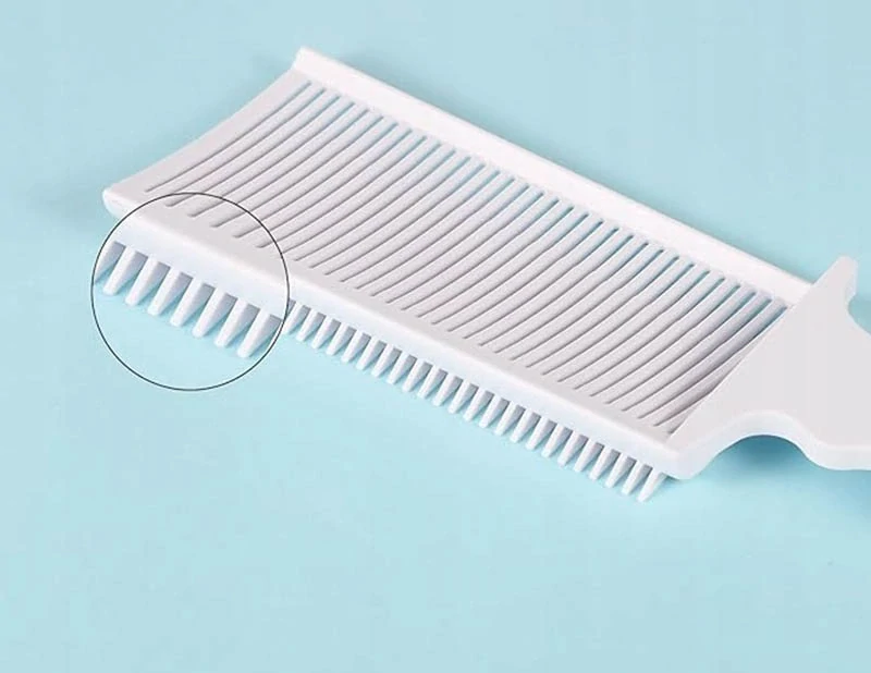 Profesionálny hrebeň na tvarovanie vlasov