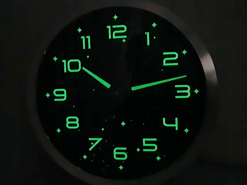 Fluorescenčné nástenné hodiny s tichým chodom 25cm