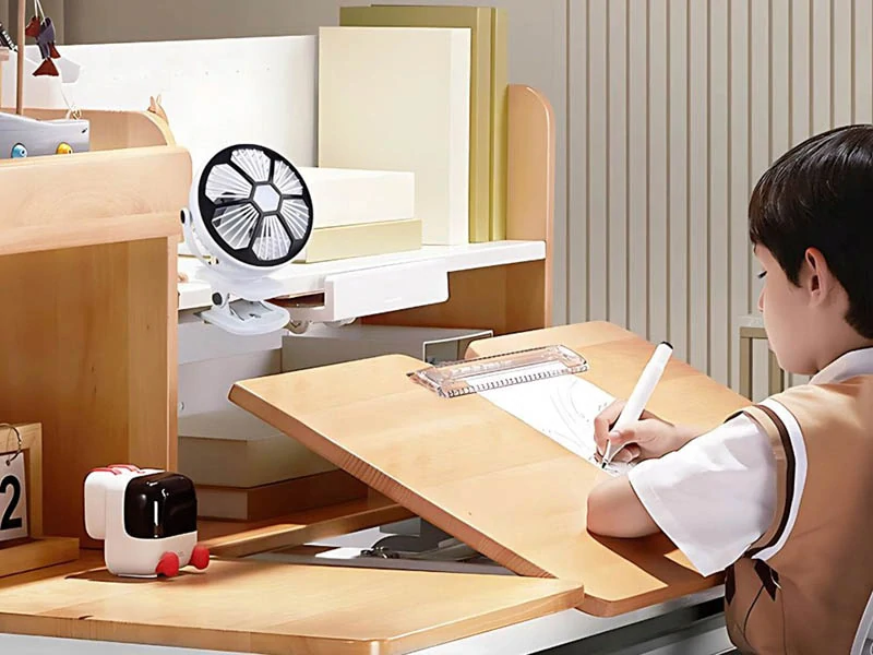 Stolný ventilátor s klipom a LED lampou