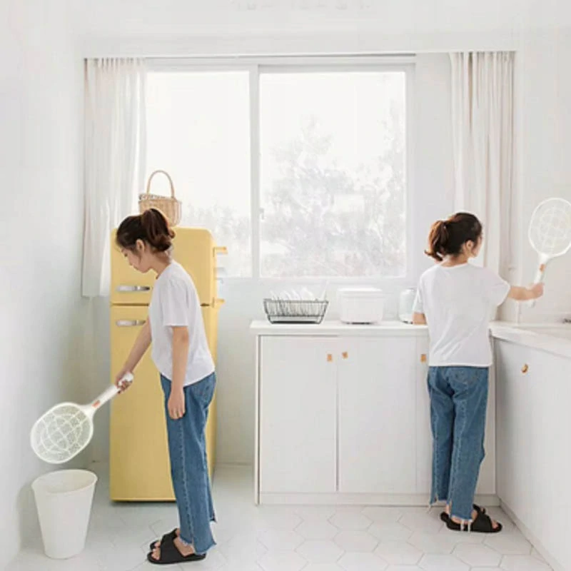 Elektronická plácačka na dotieravý hmyz