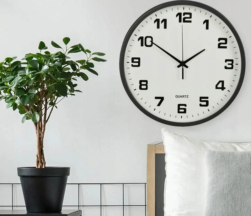 Nástenné hodiny s tichým chodom 25cm čierne