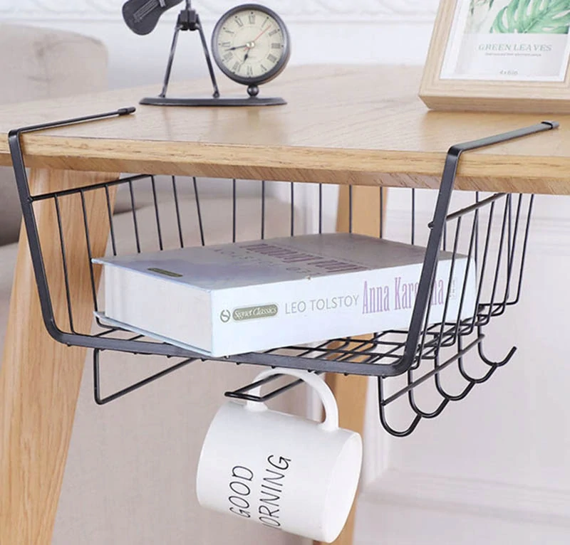 Závesný kovový košík pod skrinku s háčikmi čierny