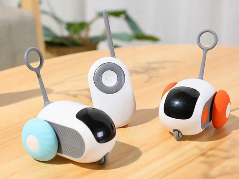 Interaktívna hračka pre mačku na diaľkové ovládanie