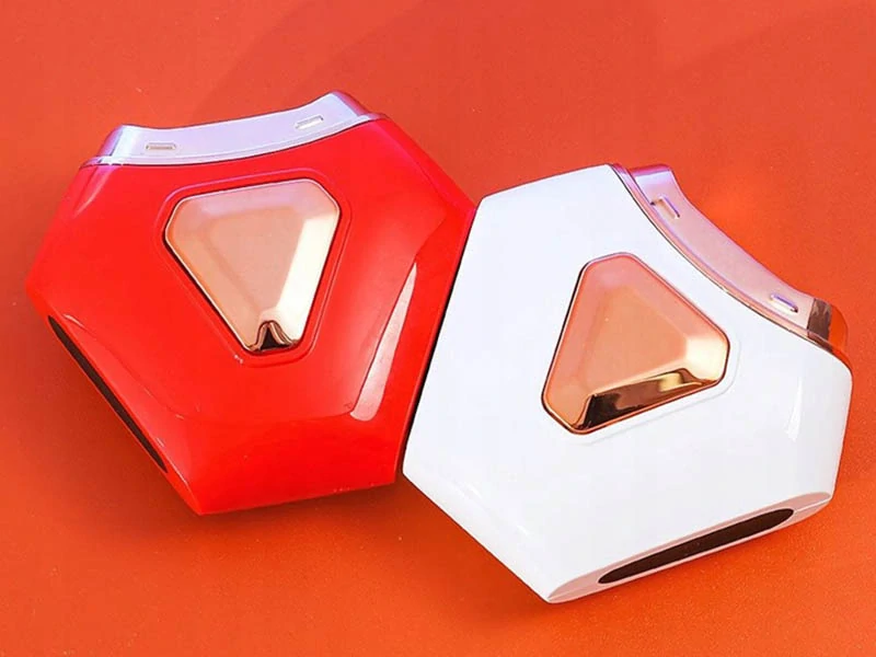 Zastrihávač nechtov so zásobníkom