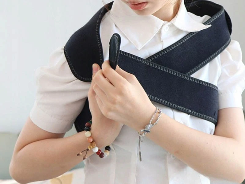 Elektrický masážny prístroj s funkciou vyhrievania