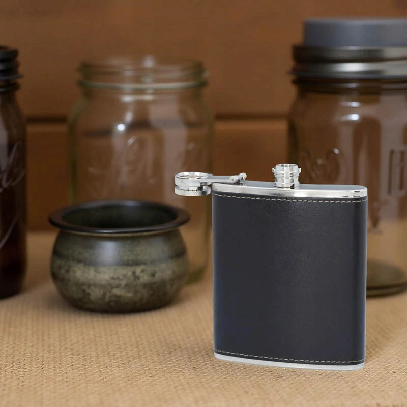 Nerezová ploskačka z ekokože 180 ml čierna