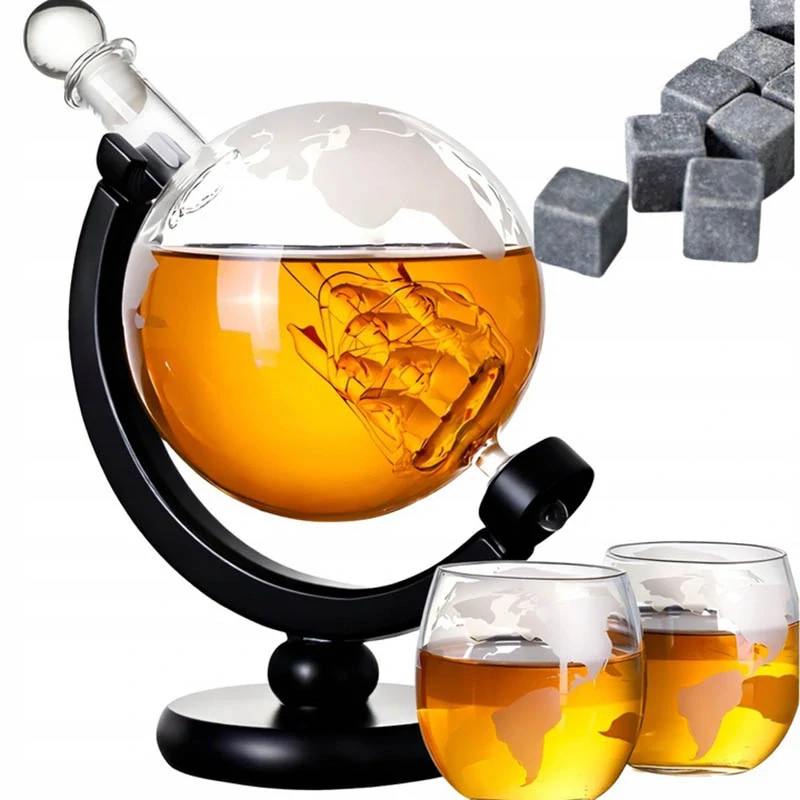 Karafa na whisky 1L v tvare glóbusu s dvoma pohármi