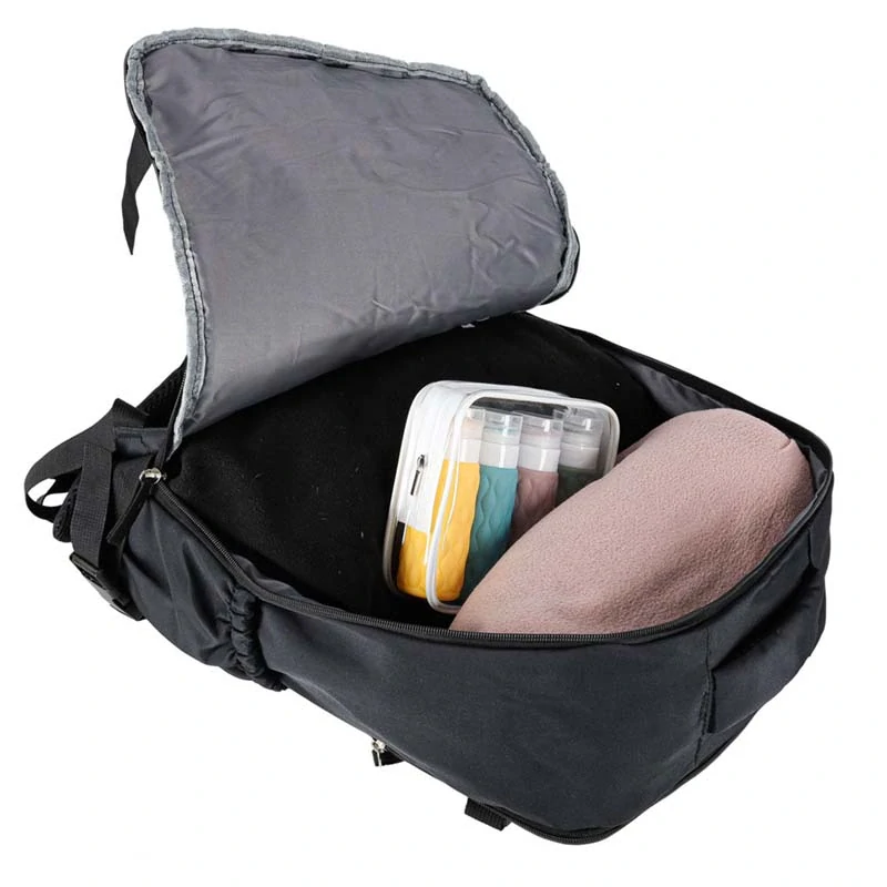 Príručný turistický batoh na cestovanie 45 × 30 cm čierny