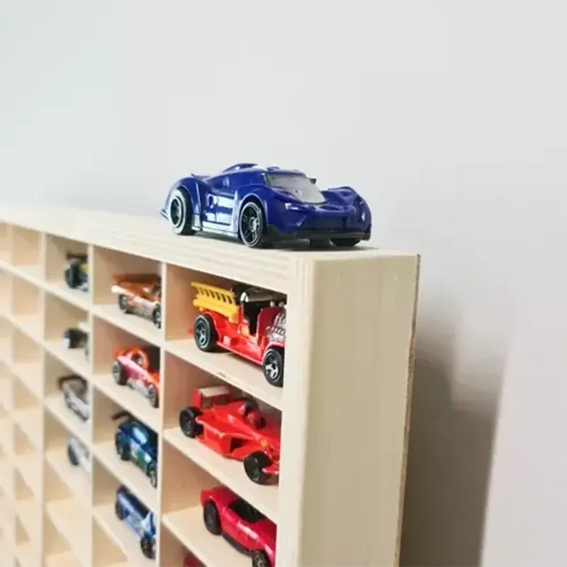 Drevený regál na autíčka a modely 78x40cm