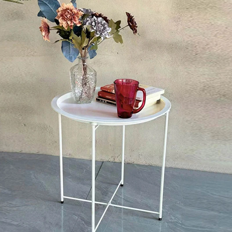 Okrúhly kovový konferenčný stolík s odnímateľnou táckou biely