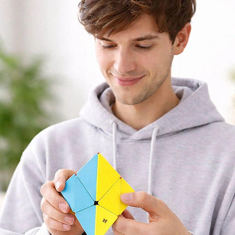 Logická kocka pyramída 2 x 2 x 2 Pyraminx