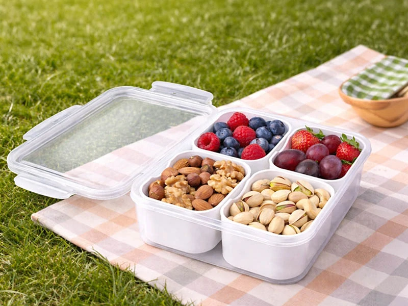 Dóza na potraviny so 4 priehradkami