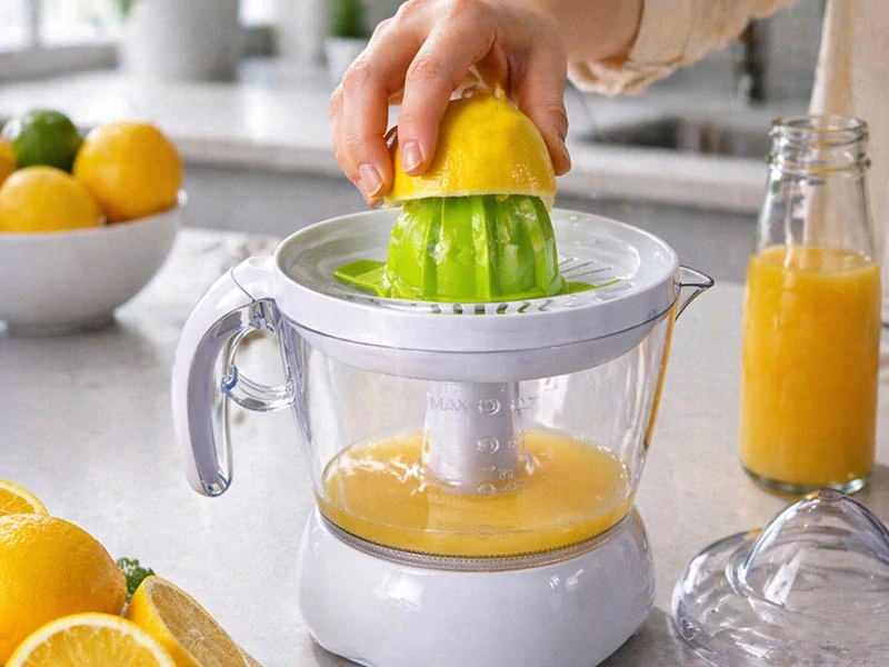 Elektrický odšťavovač na citrusy 0,7L 25W biely