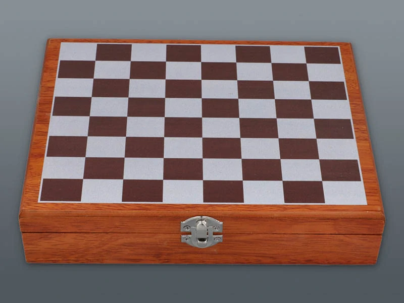 Ploskačka 240ml v darčekovej sade so šachom