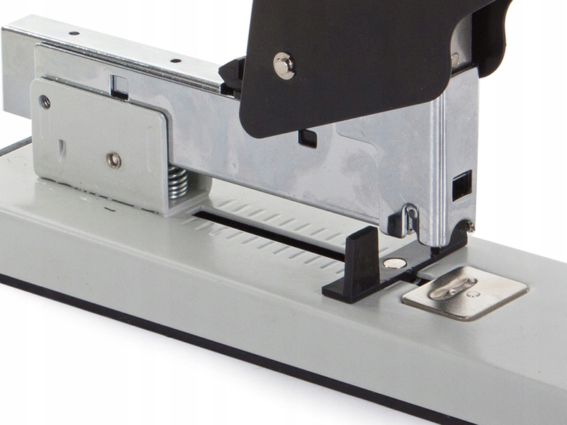 Zošívačka kovová na 100 papierov