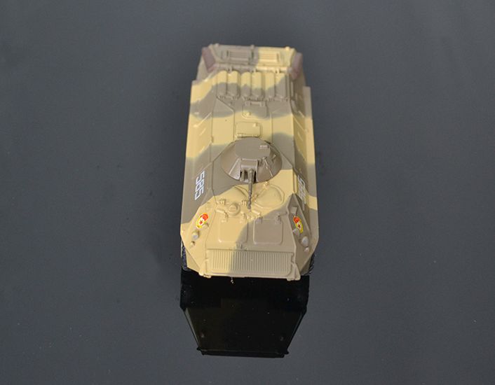 Model obrneného transportéra BTR-70 1:74
