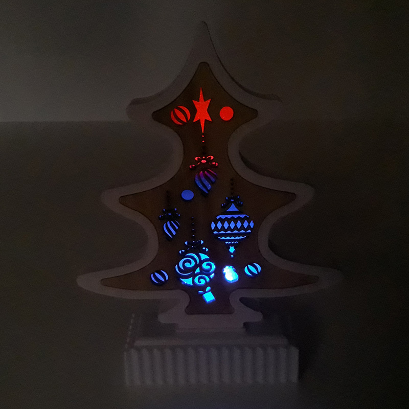 Drevený stromček svietiaci 21cm