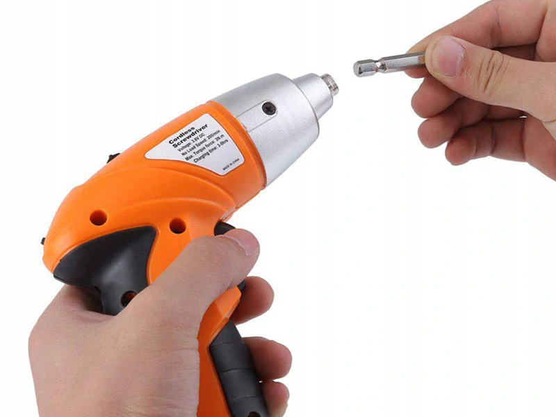 AKU Skrutkovač USB s príslušenstvom