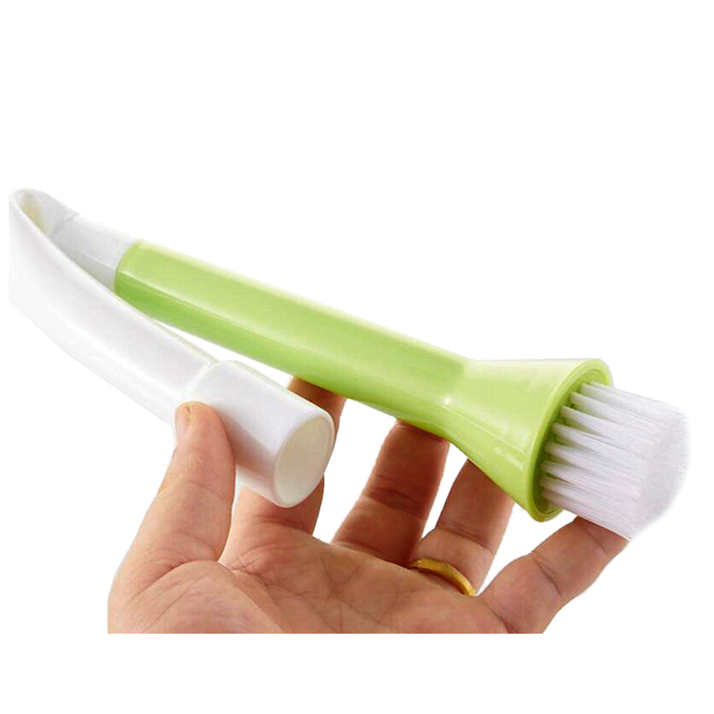 Usmerňovač a šetrič vody s kefkou na čistenie