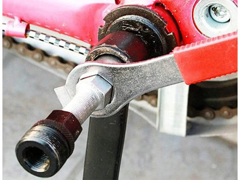 Sťahovák na kľuky bicykla pre štvorhrannú os