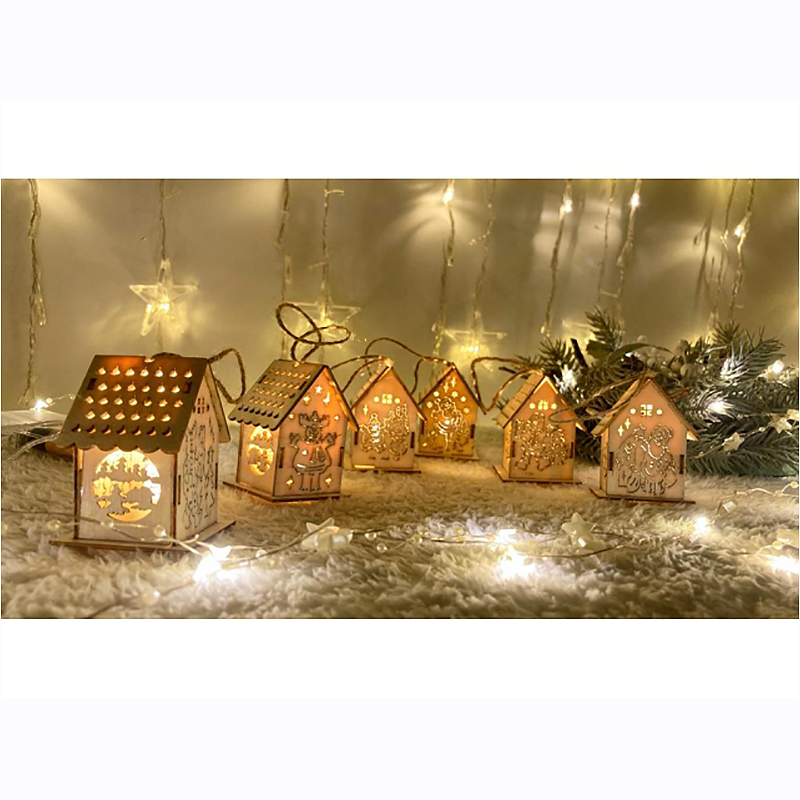 Vianočná LED drevená chalúpka 5,8x4,5 cm