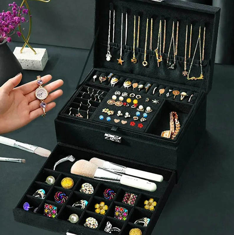 Kufrík na bižutériu čierny