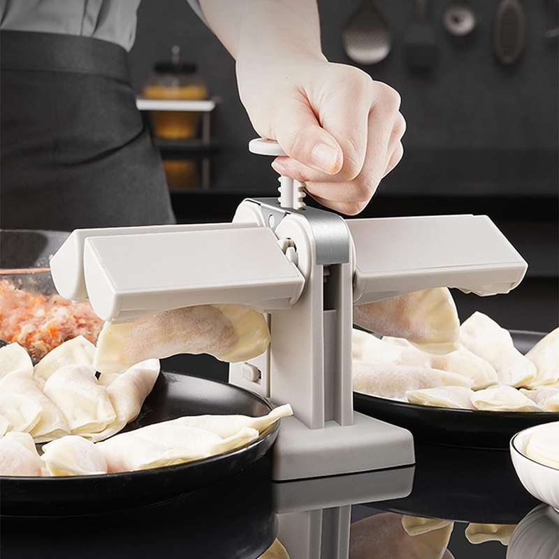 Strojček na výrobu pirohov