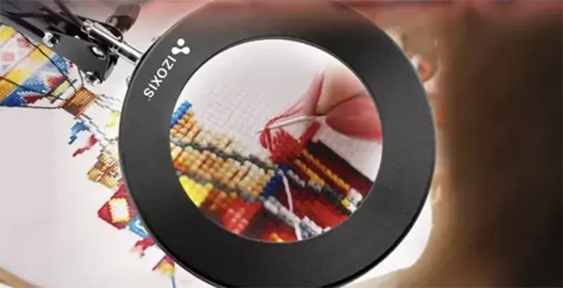 Stolná lupa s LED lampou a flexibilným ramenom čierna