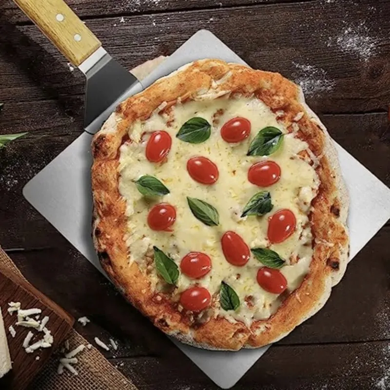 Štvorcová lopatka na pizzu 25cm